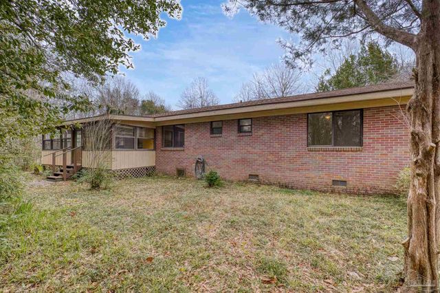 1099 Pine Top Ln, Cantonment, FL 32533