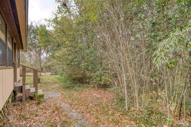 1099 Pine Top Ln, Cantonment, FL 32533