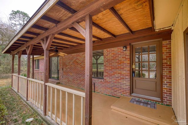 1099 Pine Top Ln, Cantonment, FL 32533