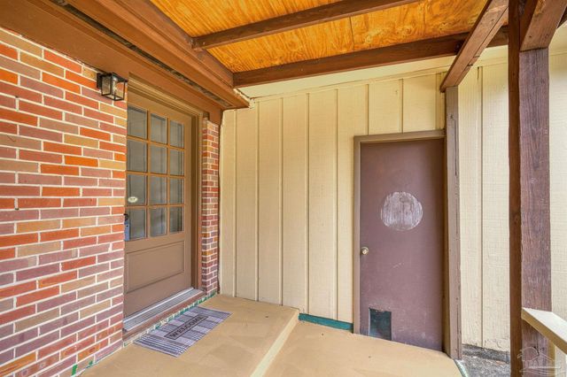 1099 Pine Top Ln, Cantonment, FL 32533