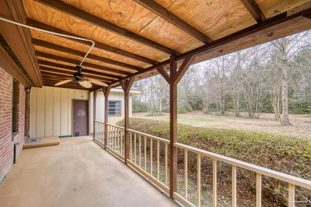 1099 Pine Top Ln, Cantonment, FL 32533