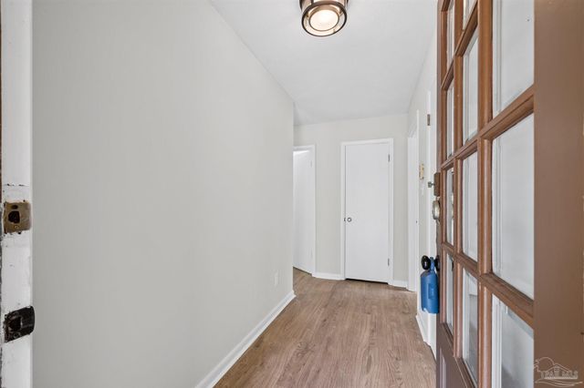 1099 Pine Top Ln, Cantonment, FL 32533