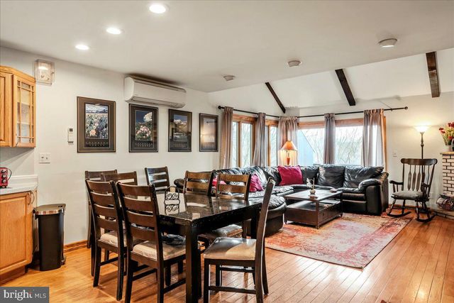 31 MIDDLE VILLAGE WAY, Tannersville, PA 18372