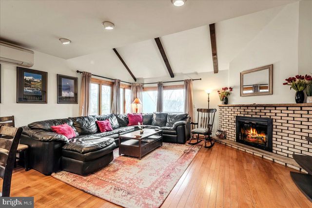31 MIDDLE VILLAGE WAY, Tannersville, PA 18372