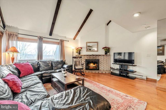 31 MIDDLE VILLAGE WAY, Tannersville, PA 18372