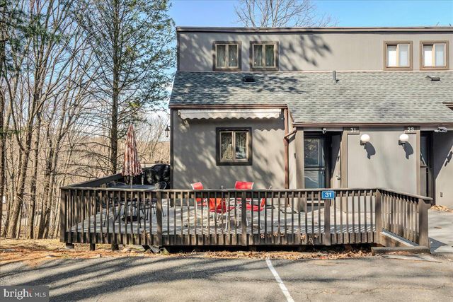 31 MIDDLE VILLAGE WAY, Tannersville, PA 18372