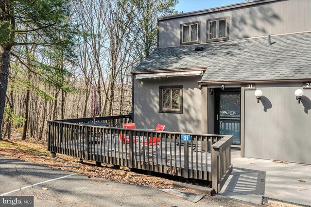 31 MIDDLE VILLAGE WAY, Tannersville, PA 18372