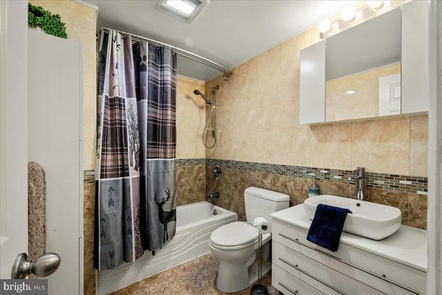 31 MIDDLE VILLAGE WAY, Tannersville, PA 18372