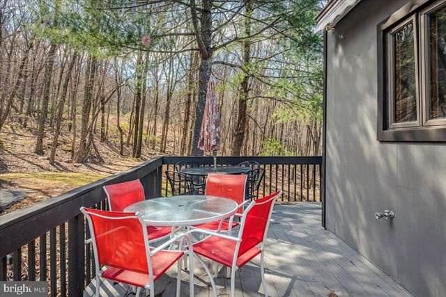 31 MIDDLE VILLAGE WAY, Tannersville, PA 18372