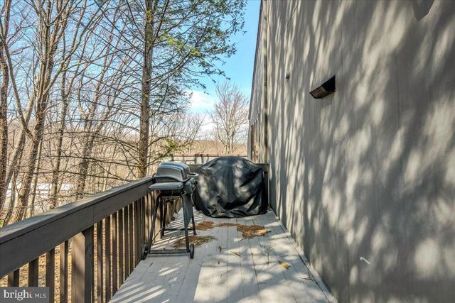 31 MIDDLE VILLAGE WAY, Tannersville, PA 18372