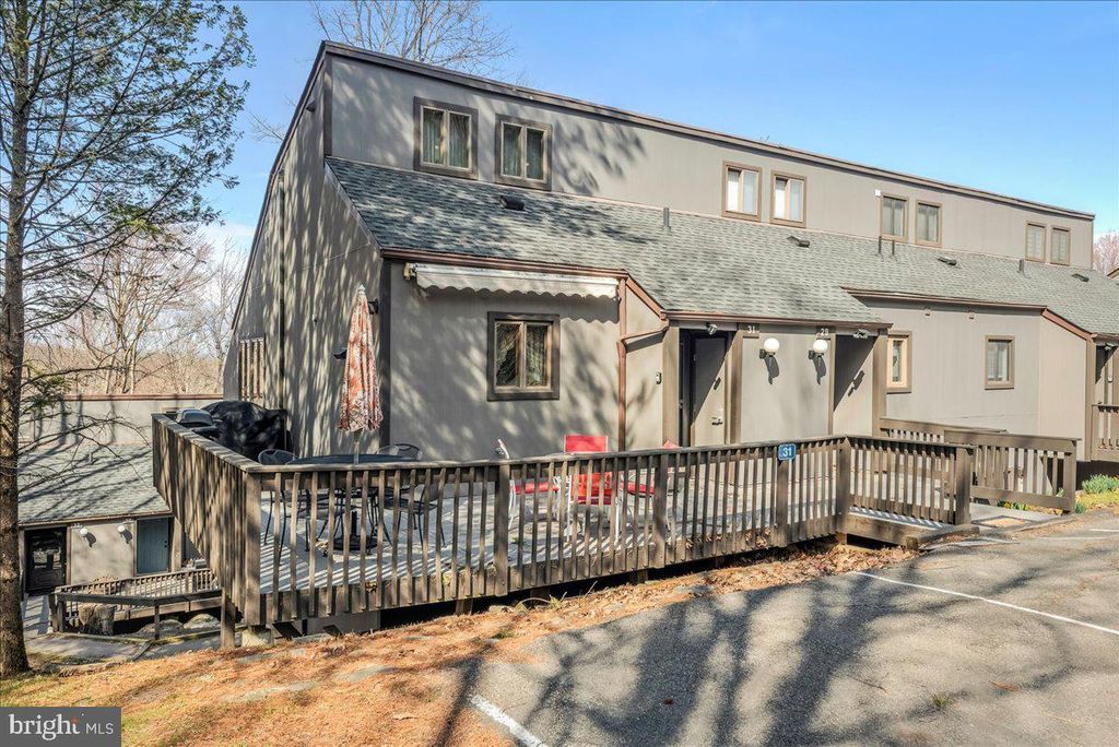 31 MIDDLE VILLAGE WAY, Tannersville, PA 18372