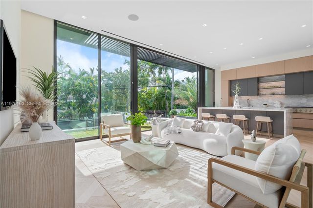 536 W 51st St, Miami Beach, FL 33140