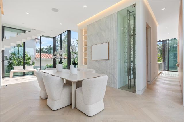 536 W 51st St, Miami Beach, FL 33140