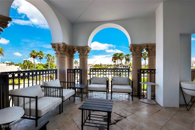 900 5th AVE S 303, Naples, FL 34102