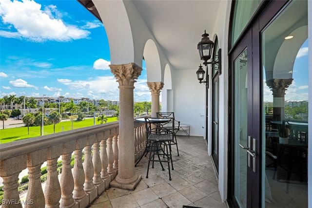 900 5th AVE S 303, Naples, FL 34102