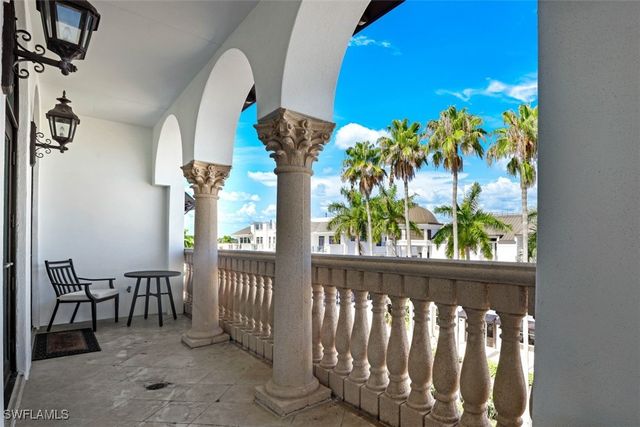 900 5th AVE S 303, Naples, FL 34102