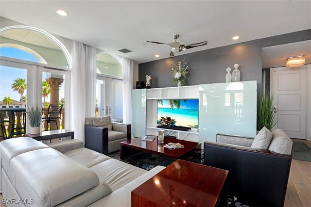 900 5th AVE S 303, Naples, FL 34102