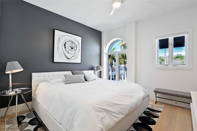 900 5th AVE S 303, Naples, FL 34102