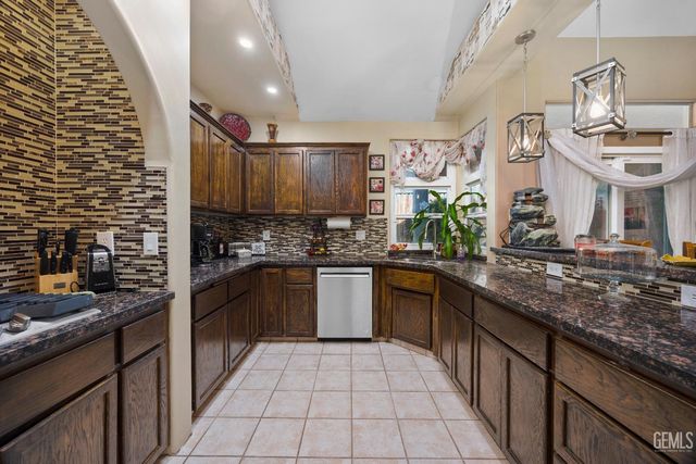 5705 Valley Street, Bakersfield, CA 93306