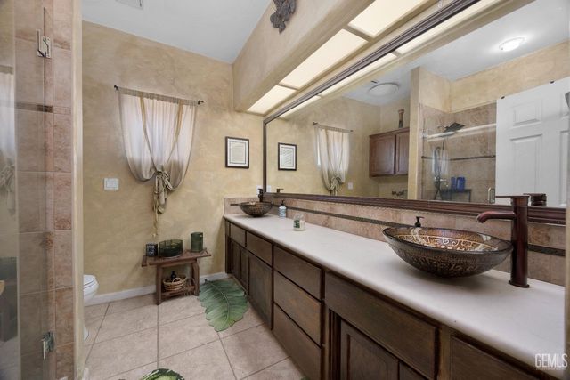 5705 Valley Street, Bakersfield, CA 93306