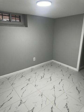 95-27 239th Street, Floral Park, NY 11001