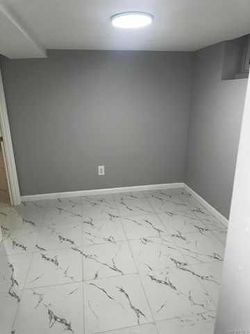 95-27 239th Street, Floral Park, NY 11001