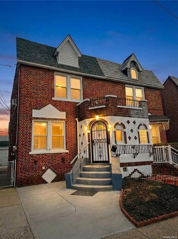 95-27 239th Street, Floral Park, NY 11001