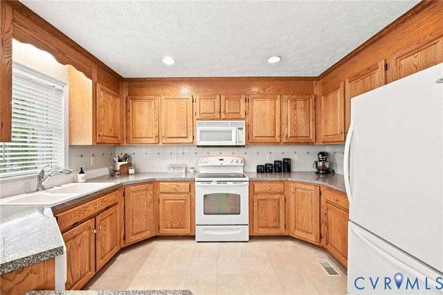 13725 Nairn Ct, Chester, VA 23831