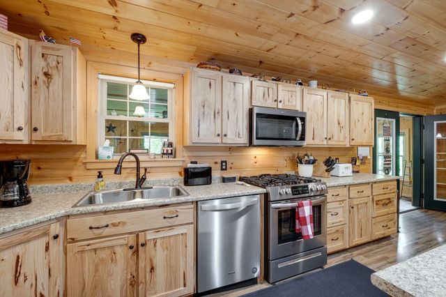 2614 Distillery Rd, Greenbrier, TN 37073