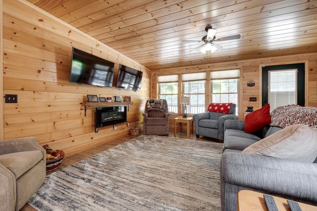 2614 Distillery Rd, Greenbrier, TN 37073