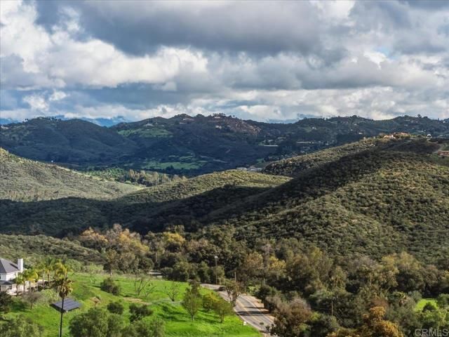 2918 Fairview Dr, Vista, CA 92084