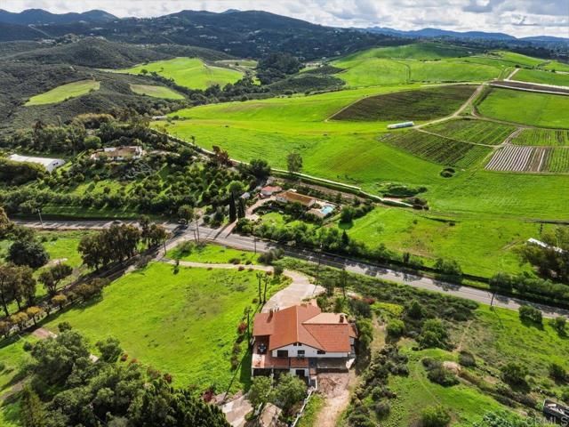 2918 Fairview Dr, Vista, CA 92084