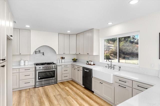 2918 Fairview Dr, Vista, CA 92084