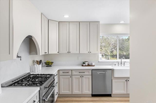 2918 Fairview Dr, Vista, CA 92084