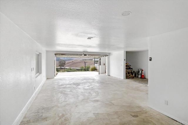 2918 Fairview Dr, Vista, CA 92084