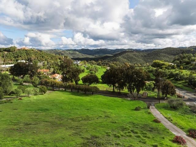 2918 Fairview Dr, Vista, CA 92084