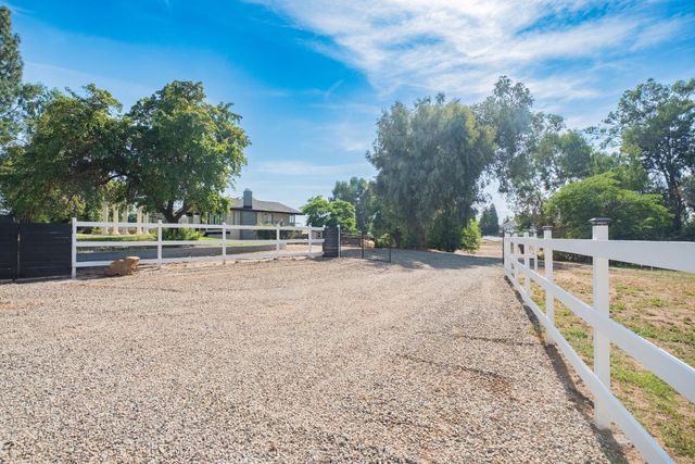 5451 Amber Avenue, Clovis, CA 93619