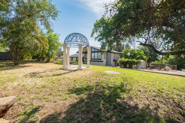 5451 Amber Avenue, Clovis, CA 93619