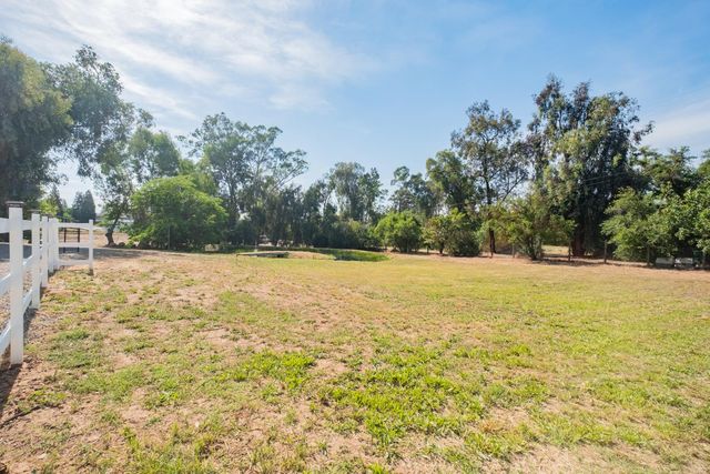 5451 Amber Avenue, Clovis, CA 93619