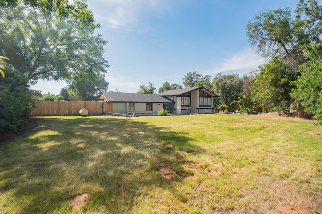 5451 Amber Avenue, Clovis, CA 93619