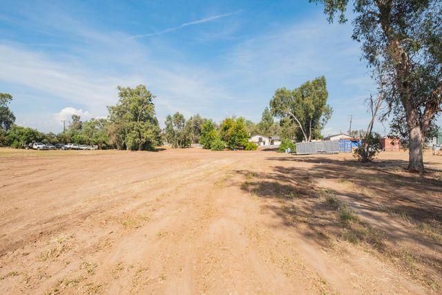 5451 Amber Avenue, Clovis, CA 93619