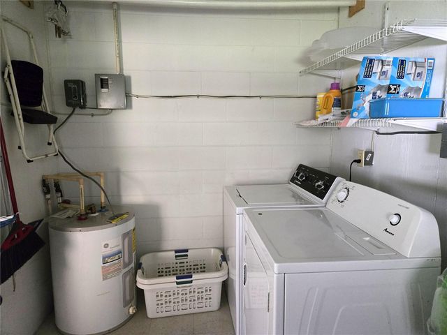 1214 JERRY SMITH ROAD, Dover, FL 33527