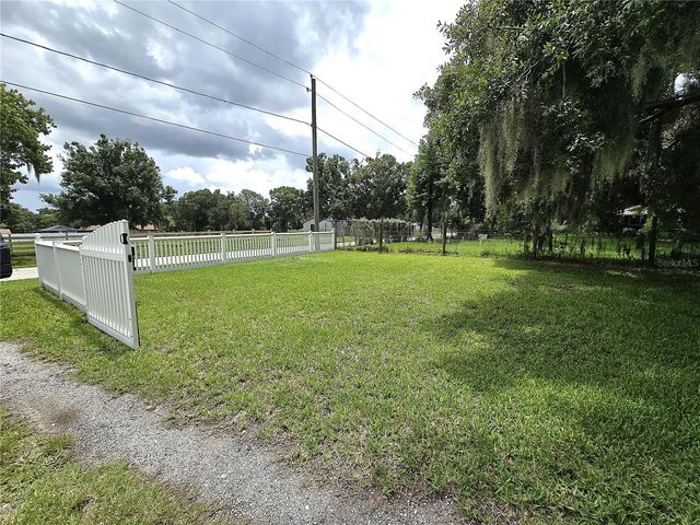 1214 JERRY SMITH ROAD, Dover, FL 33527