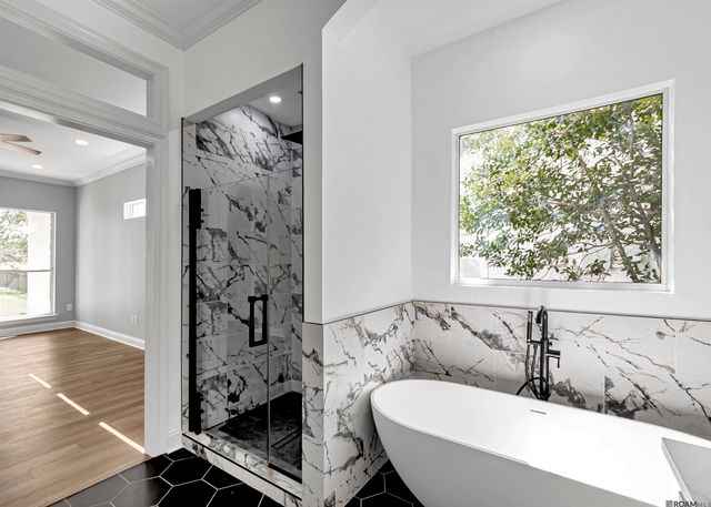 6210 Royal Palm Ct, Gonzales, LA 70737