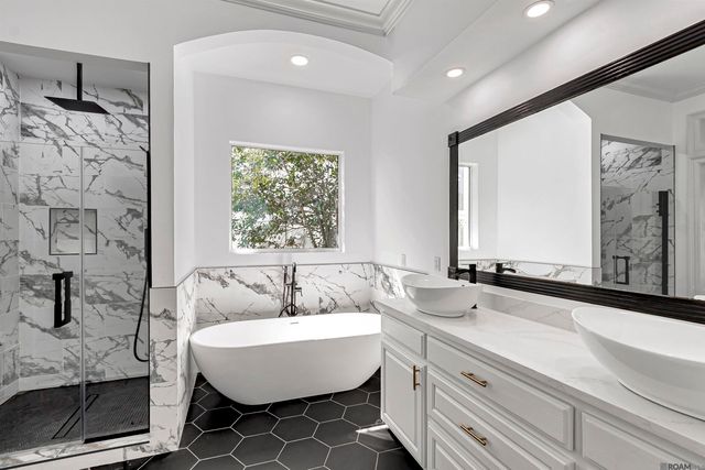 6210 Royal Palm Ct, Gonzales, LA 70737