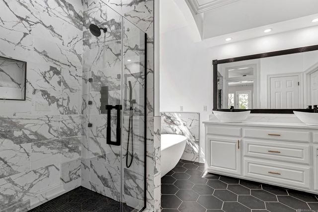 6210 Royal Palm Ct, Gonzales, LA 70737