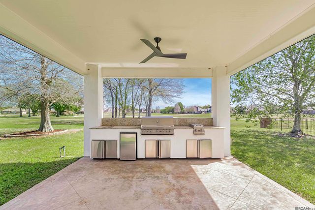 6210 Royal Palm Ct, Gonzales, LA 70737