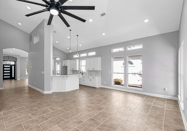 6210 Royal Palm Ct, Gonzales, LA 70737