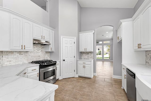 6210 Royal Palm Ct, Gonzales, LA 70737