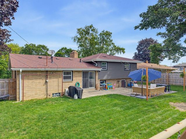 1521 Beech STREET, South Milwaukee, WI 53172